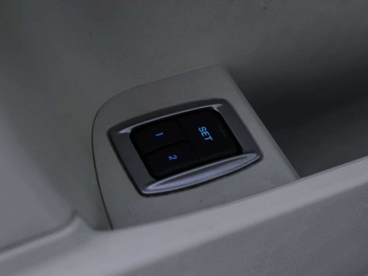 Купить Jaguar XF с пробегом. Фото: #16