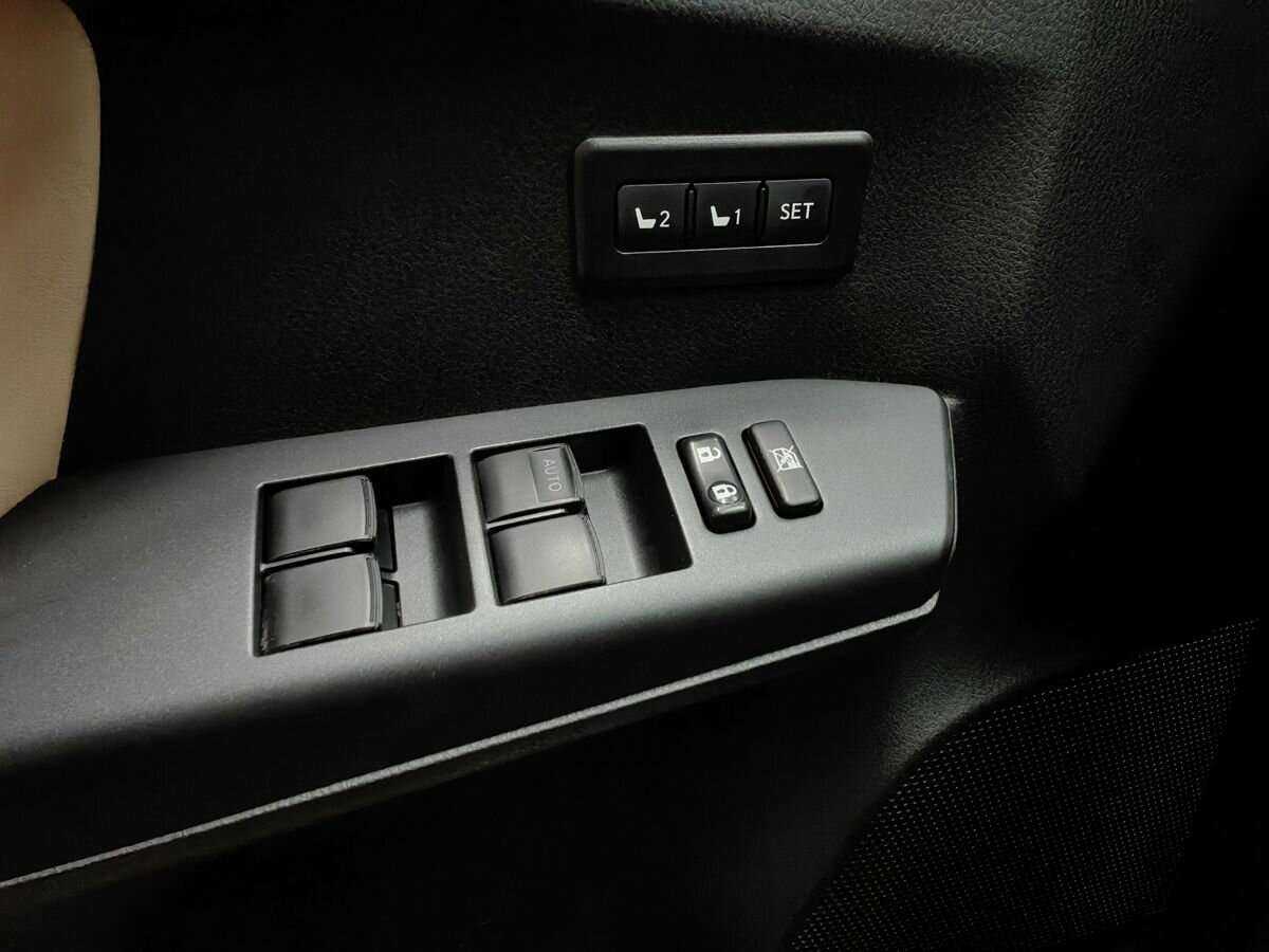 Купить Toyota RAV4 с пробегом. Фото: #18