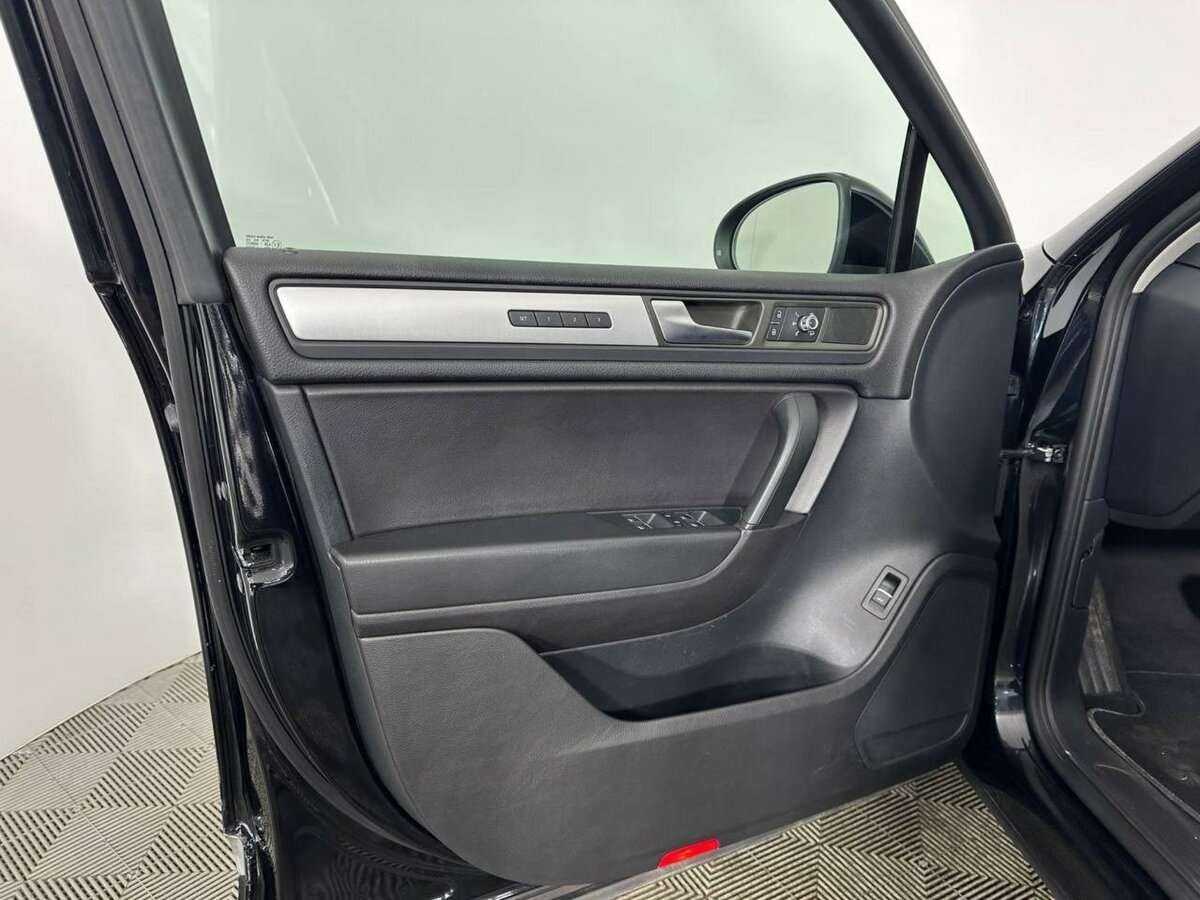 Купить Volkswagen Touareg с пробегом. Фото: #7