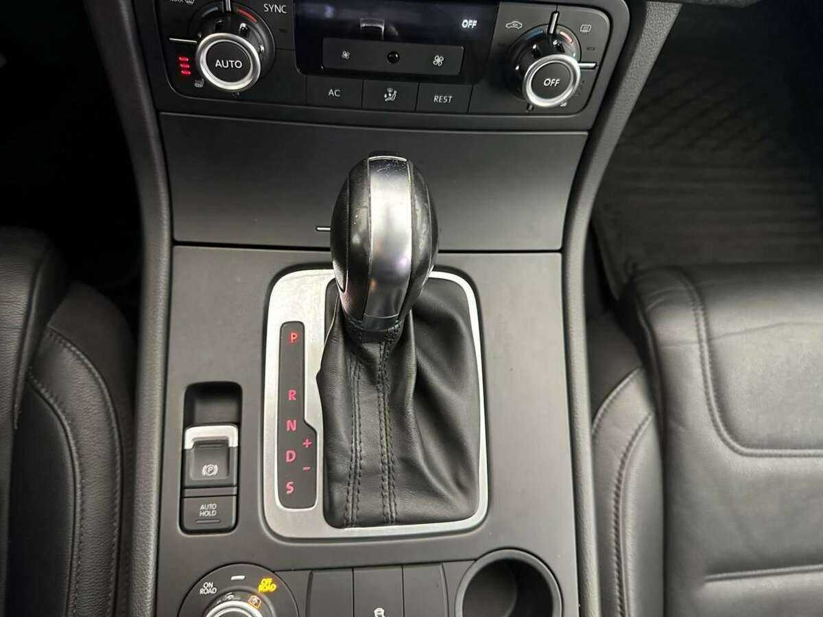 Купить Volkswagen Touareg с пробегом. Фото: #12