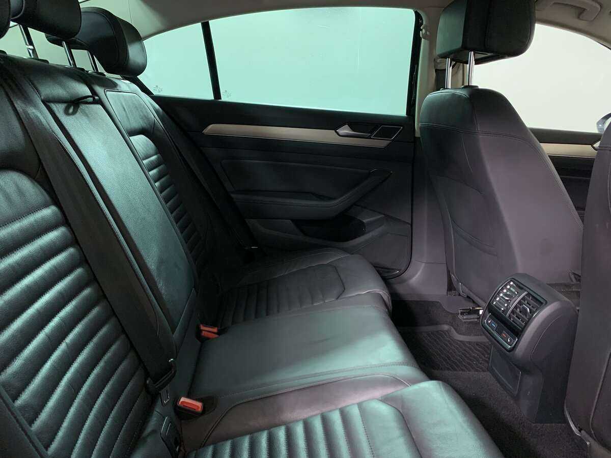 Купить Volkswagen Passat с пробегом. Фото: #14