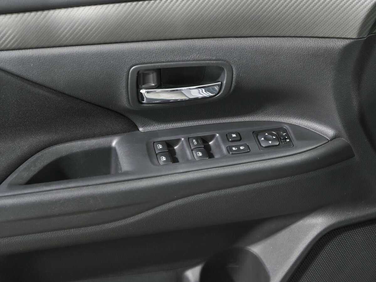 Купить Mitsubishi Outlander с пробегом. Фото: #14