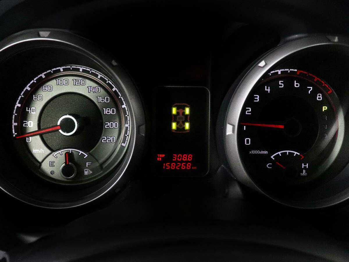 Купить Mitsubishi Pajero с пробегом. Фото: #8