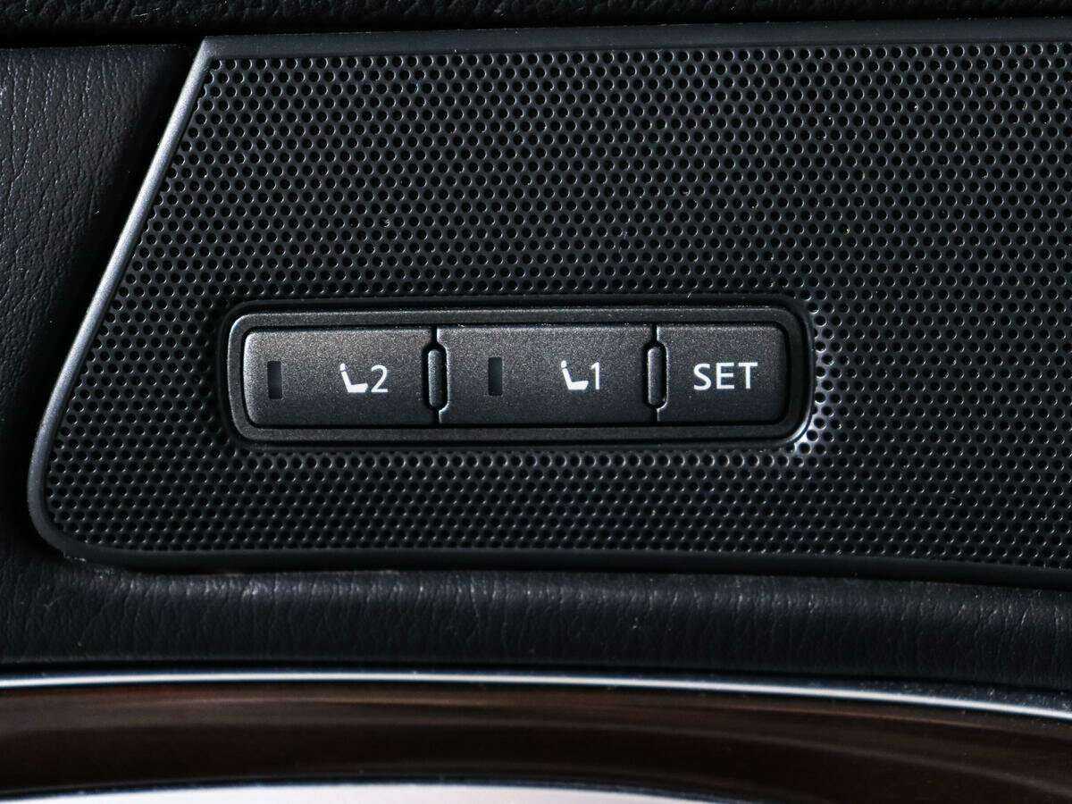 Купить Infiniti Q70 с пробегом. Фото: #16