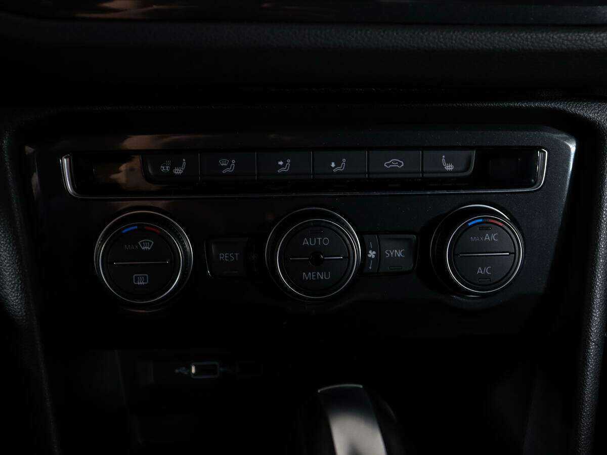 Купить Volkswagen Tiguan с пробегом. Фото: #18