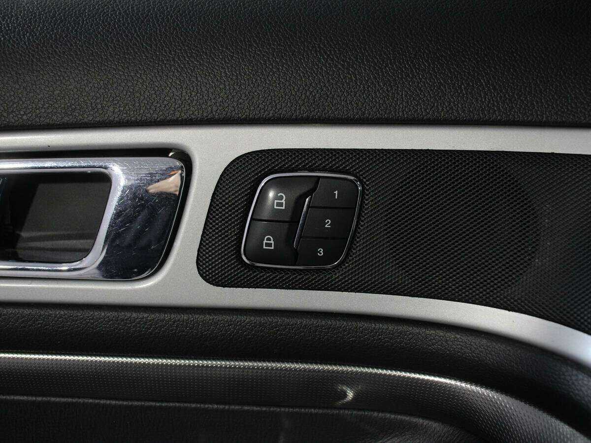 Купить Ford Explorer с пробегом. Фото: #16