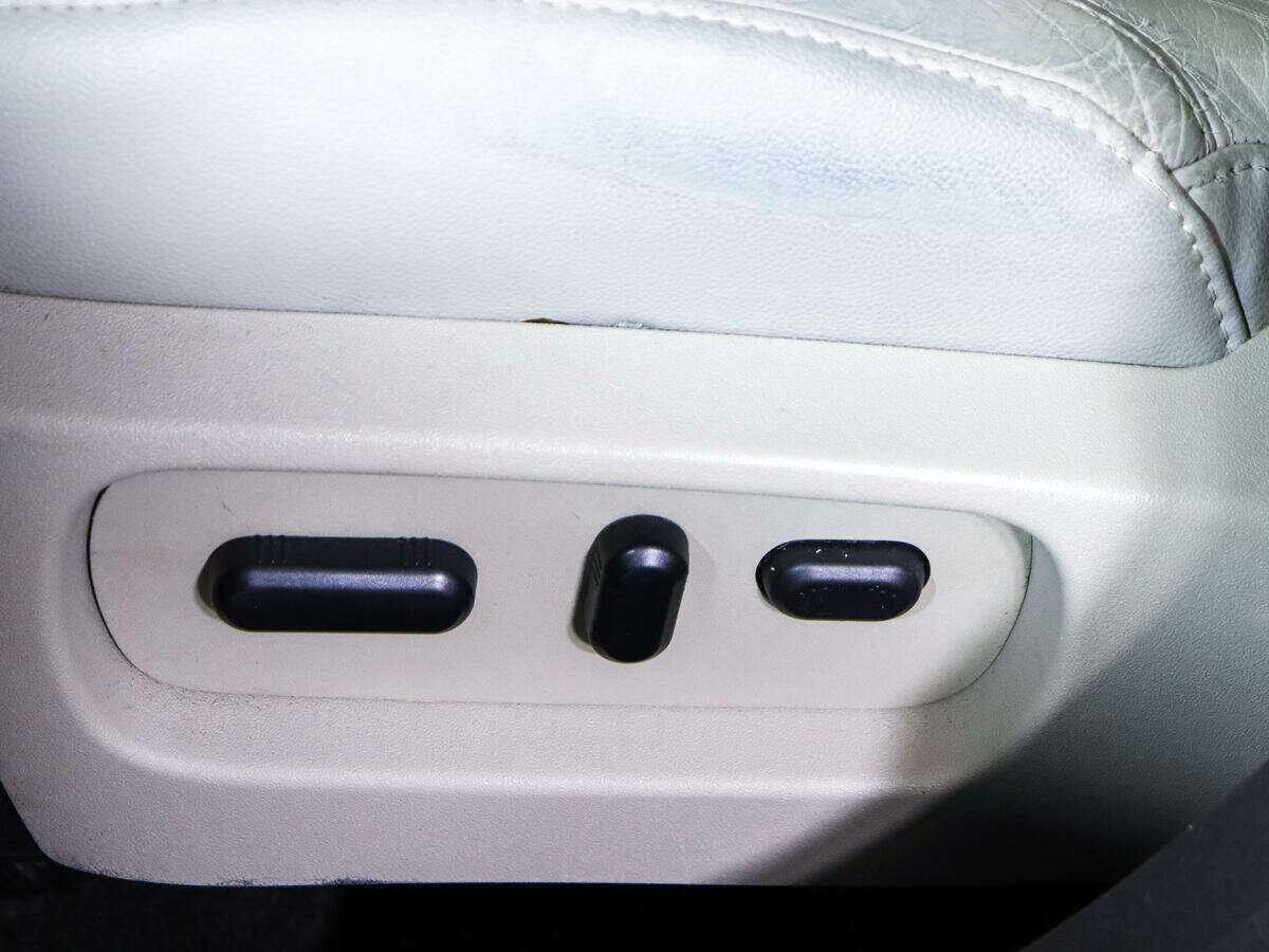 Купить Ford Explorer с пробегом. Фото: #17