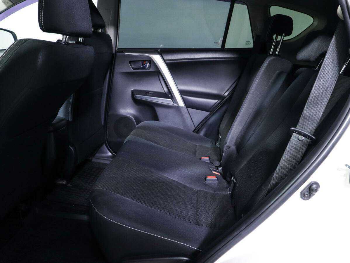 Купить Toyota RAV4 с пробегом. Фото: #8