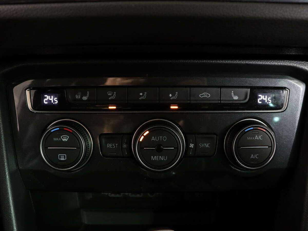 Купить Volkswagen Tiguan с пробегом. Фото: #17