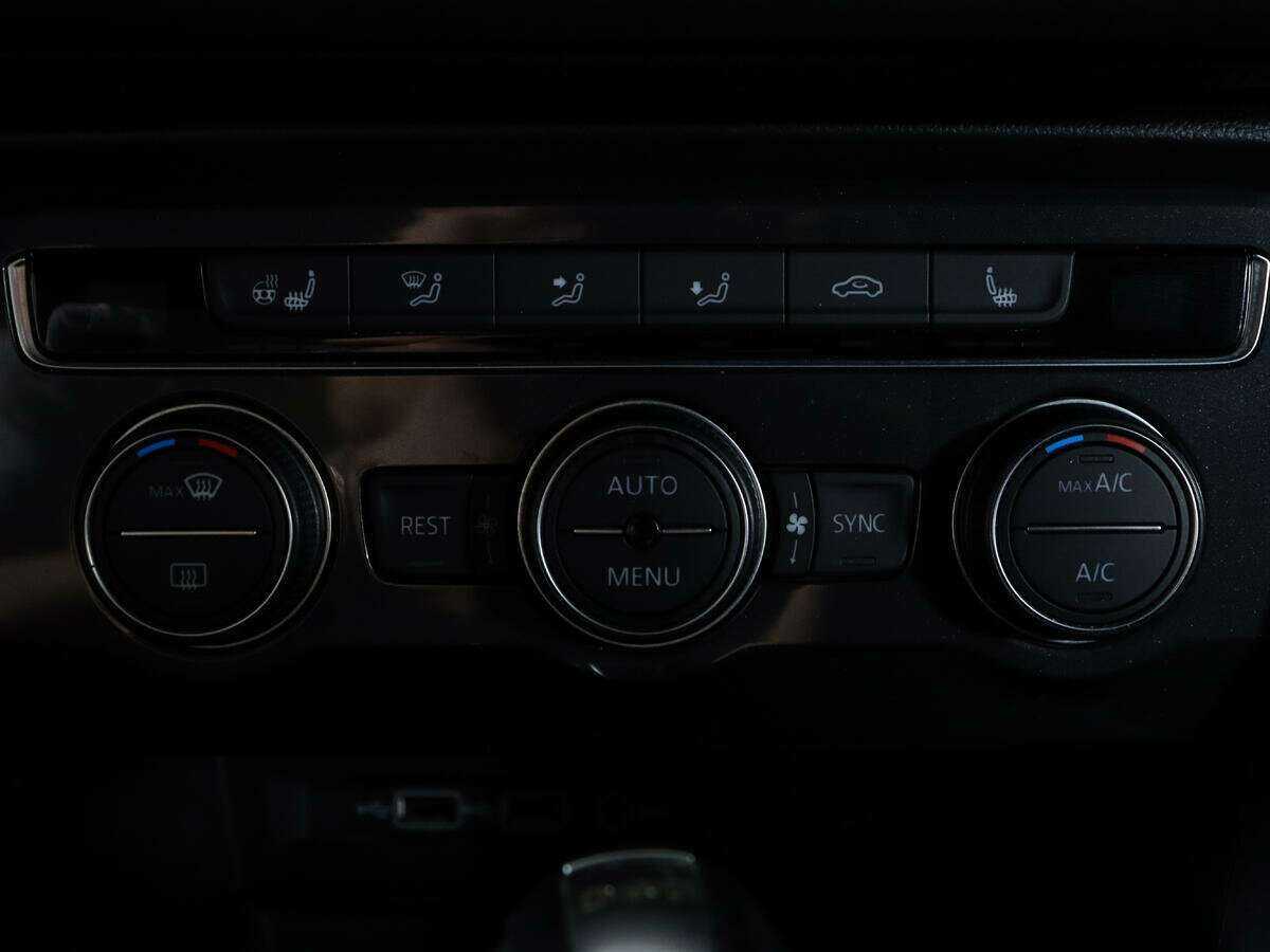 Купить Volkswagen Tiguan с пробегом. Фото: #16