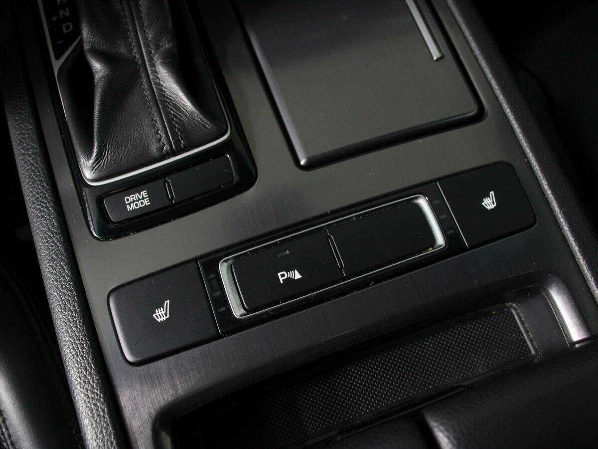 Купить Hyundai Genesis с пробегом. Фото: #21