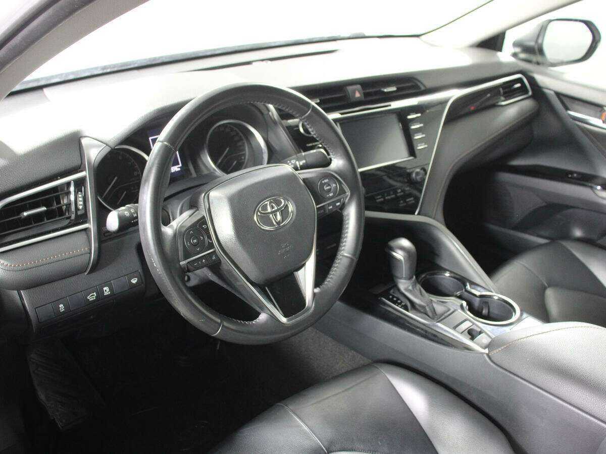 Купить Toyota Camry с пробегом. Фото: #13