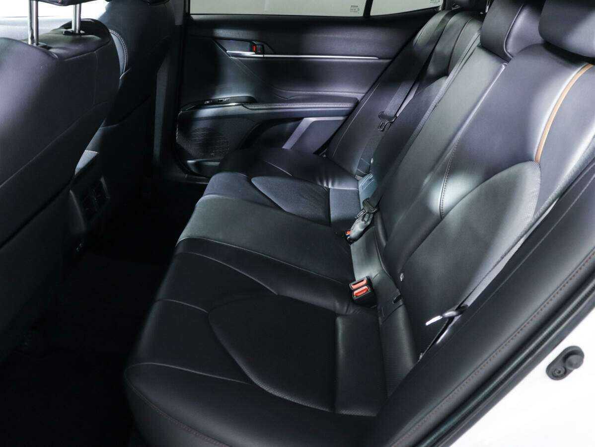 Купить Toyota Camry с пробегом. Фото: #6