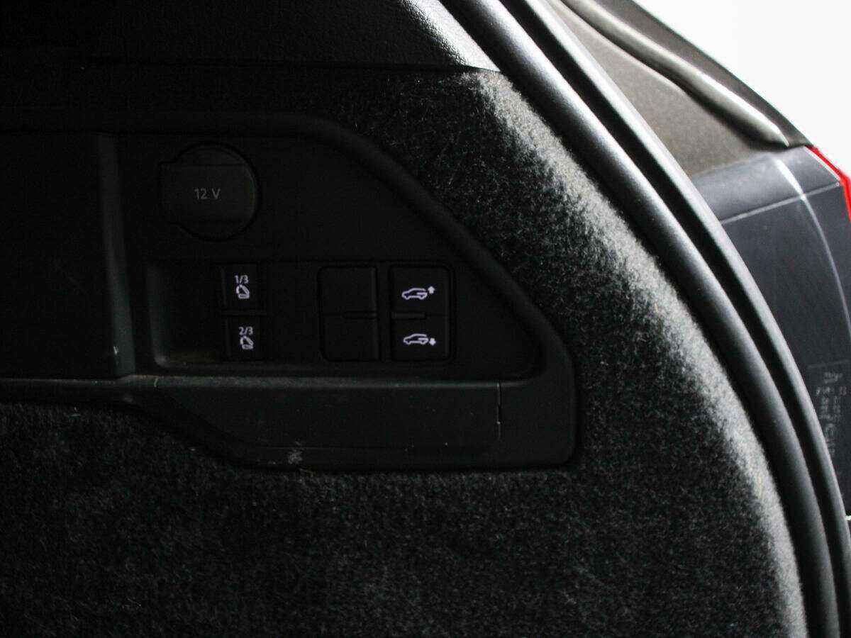 Купить Volkswagen Touareg с пробегом. Фото: #12