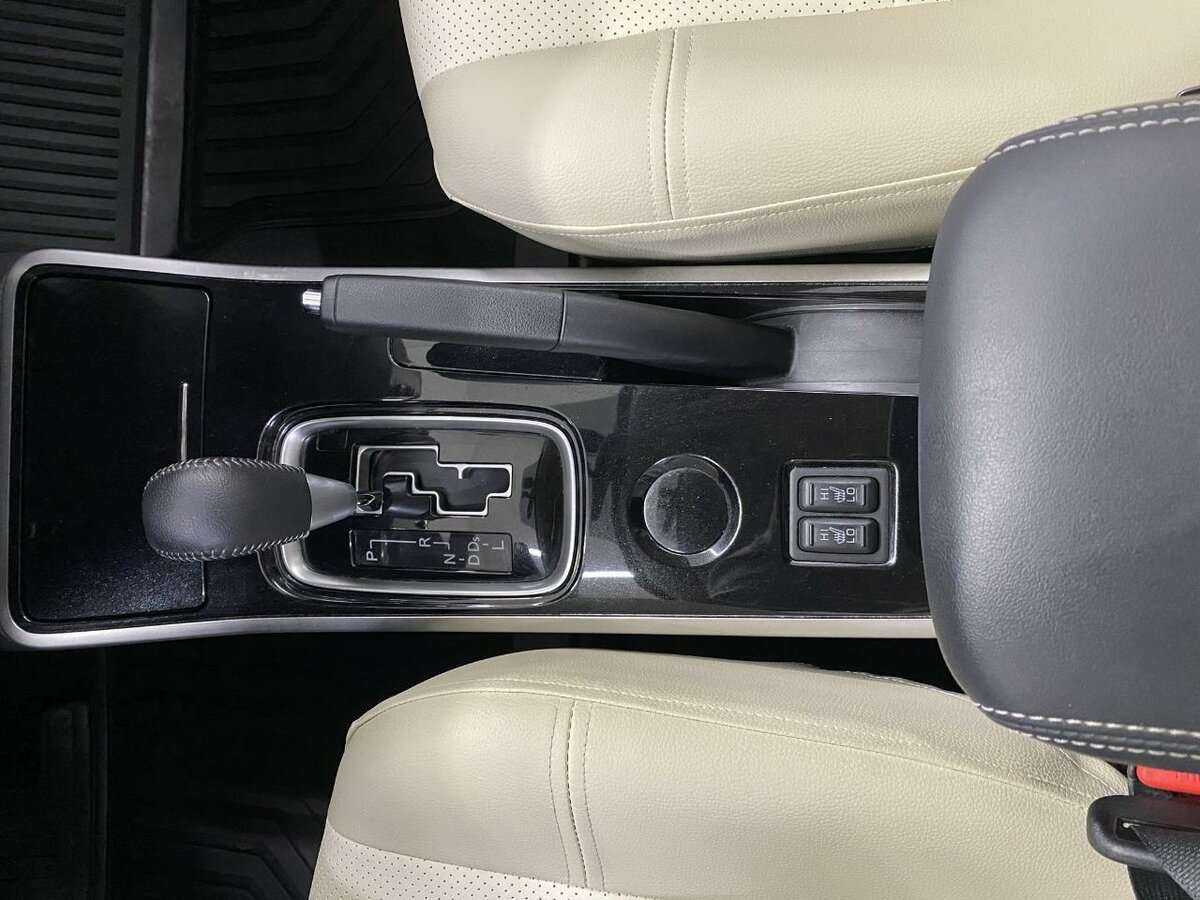 Купить Mitsubishi Outlander с пробегом. Фото: #12