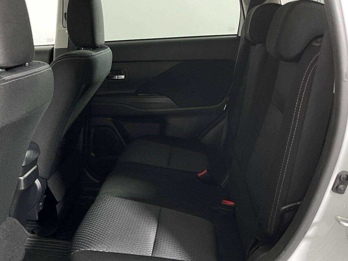 Купить Mitsubishi Outlander с пробегом. Фото: #9