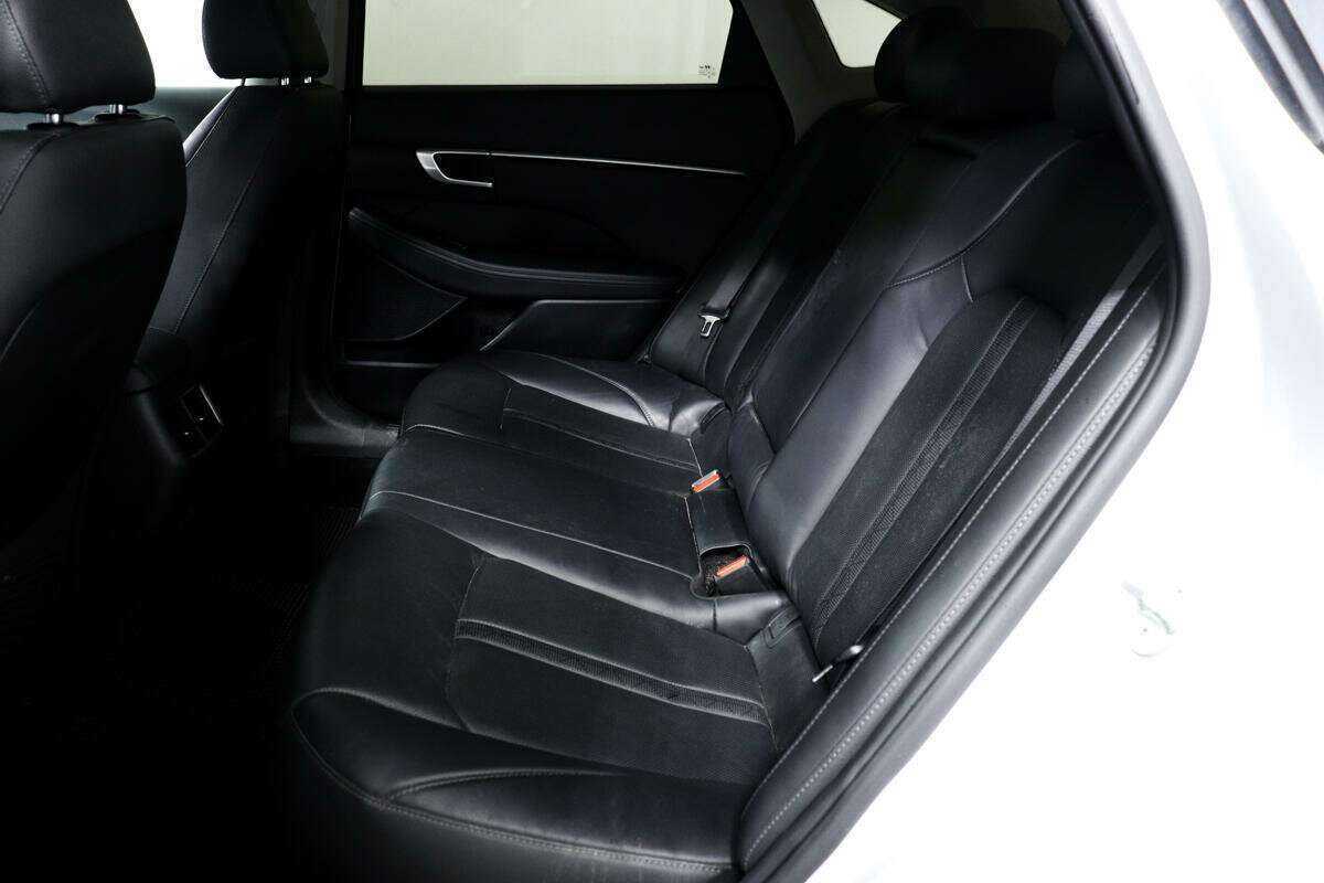 Купить Hyundai Sonata с пробегом. Фото: #11