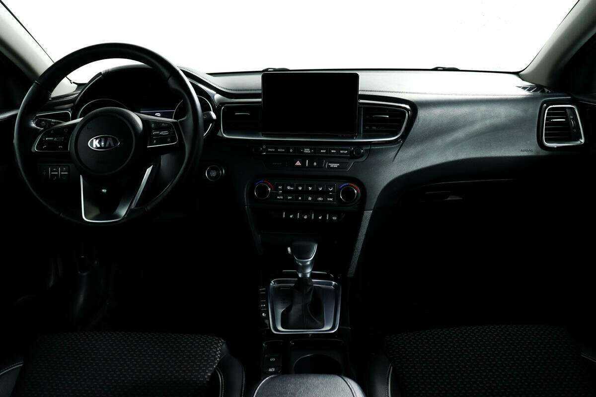 Купить Kia Ceed с пробегом. Фото: #10