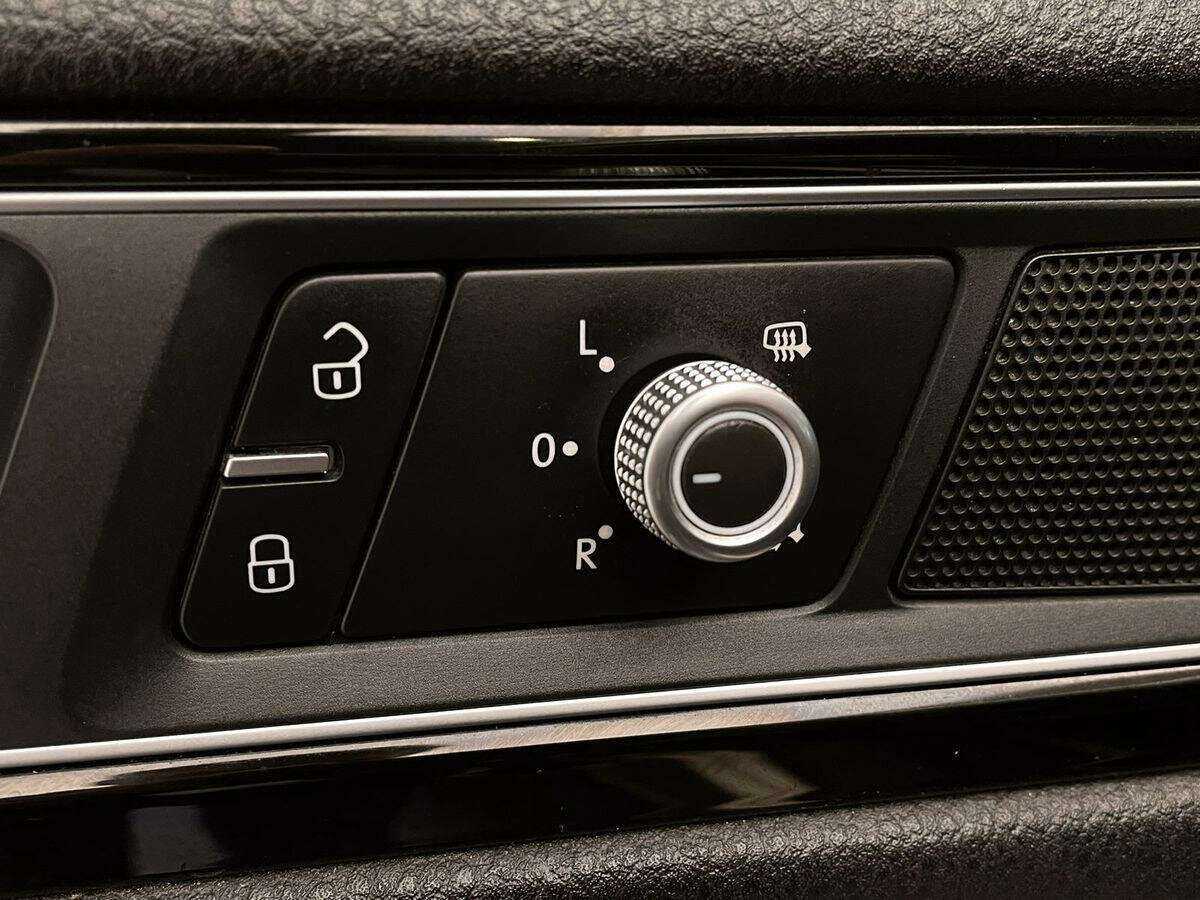 Купить Volkswagen Touareg с пробегом. Фото: #15