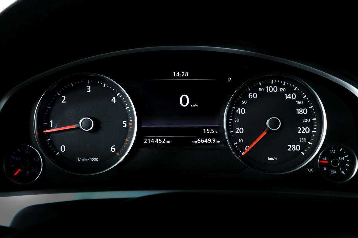 Купить Volkswagen Touareg с пробегом. Фото: #8