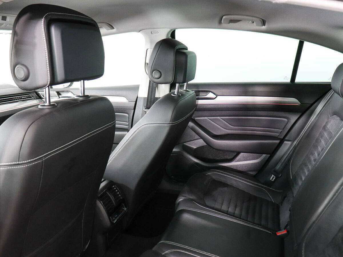 Купить Volkswagen Passat с пробегом. Фото: #11