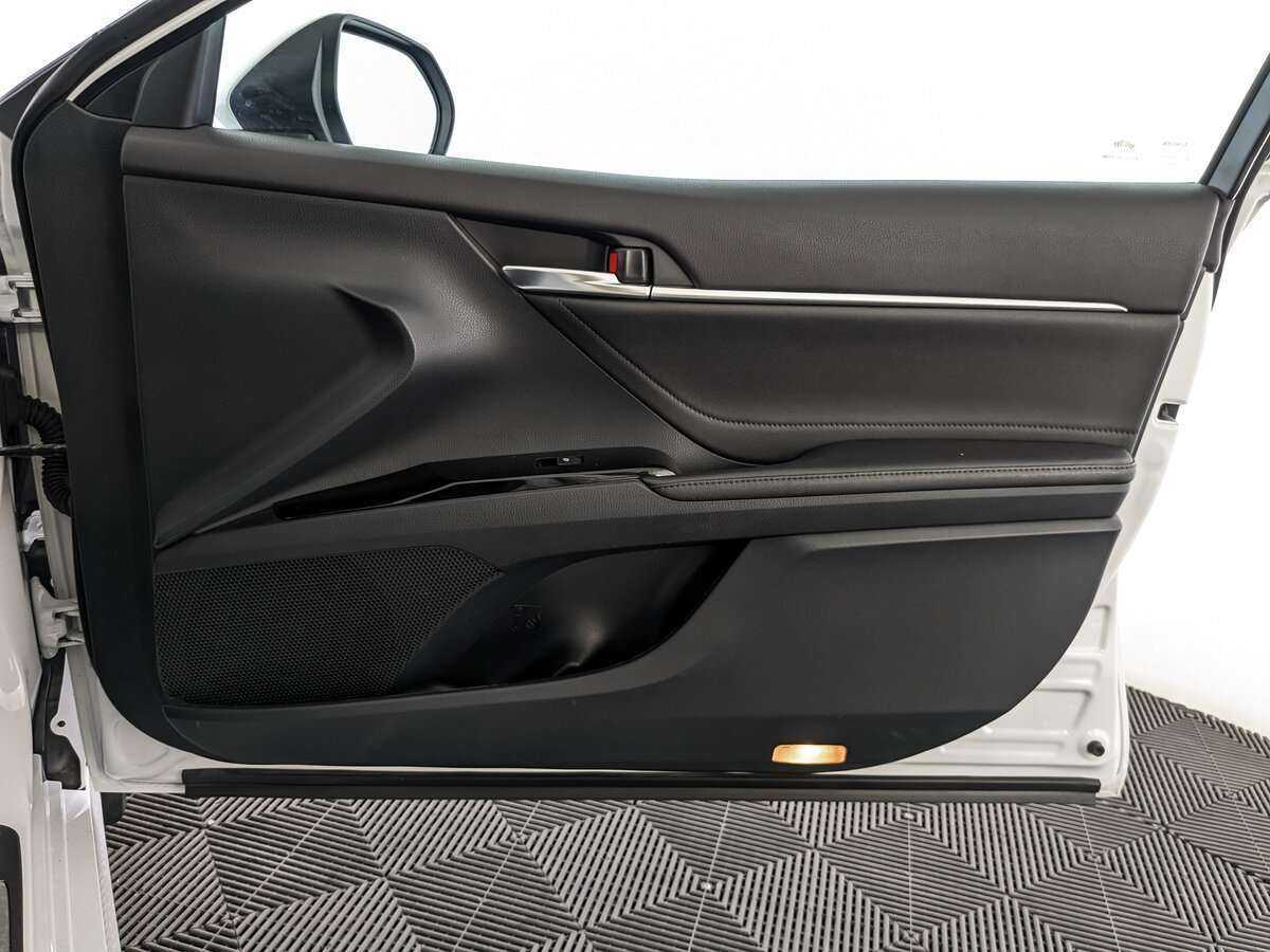 Купить Toyota Camry с пробегом. Фото: #18