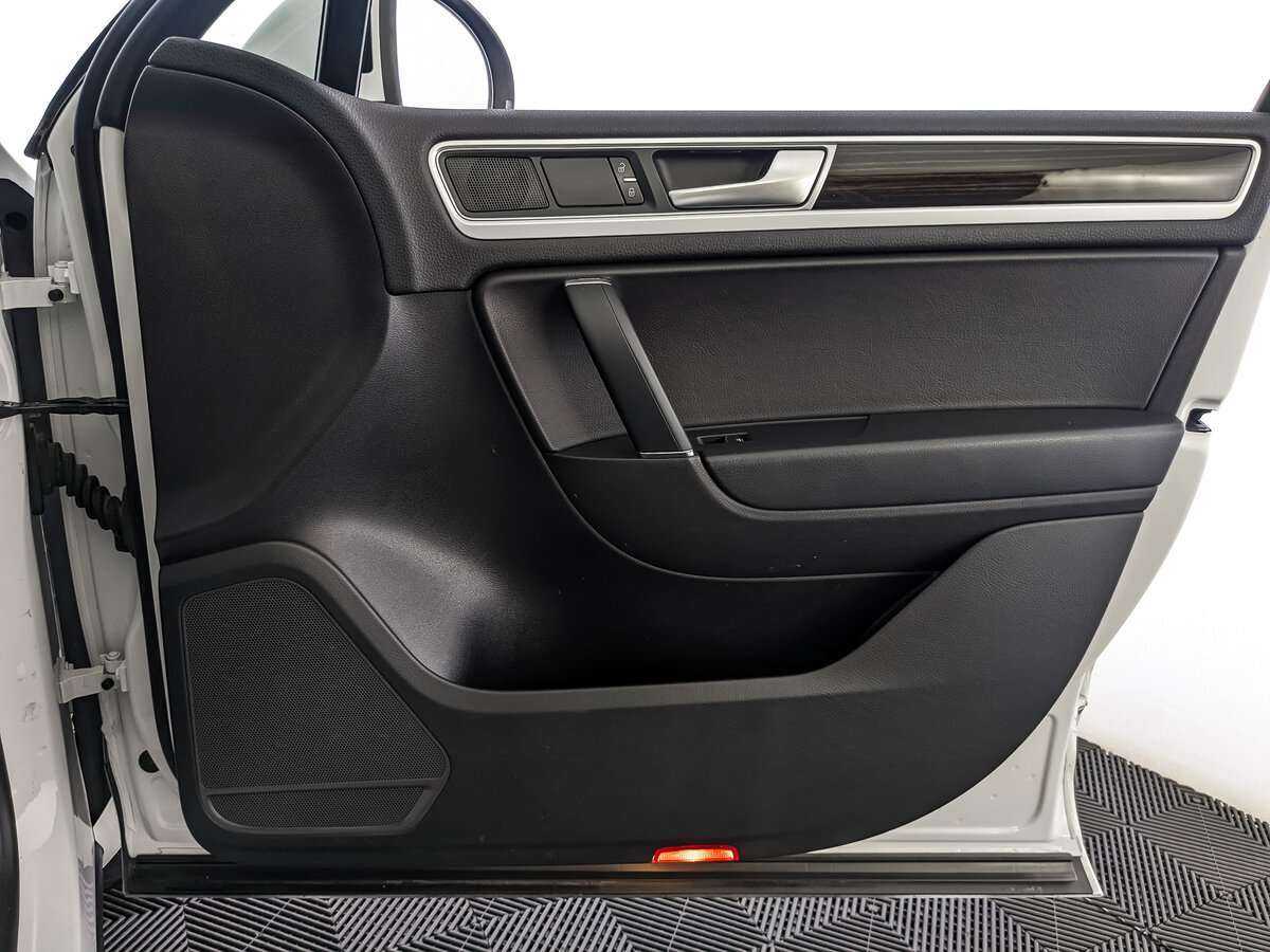 Купить Volkswagen Touareg с пробегом. Фото: #23