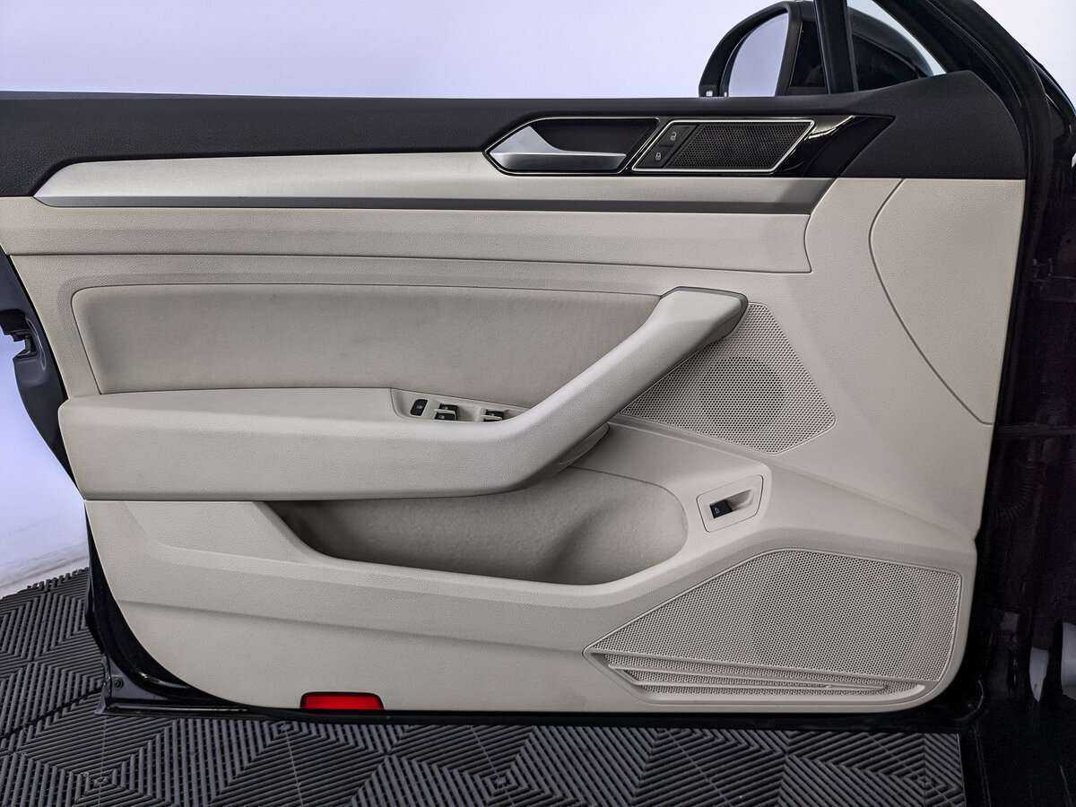 Купить Volkswagen Passat с пробегом. Фото: #14