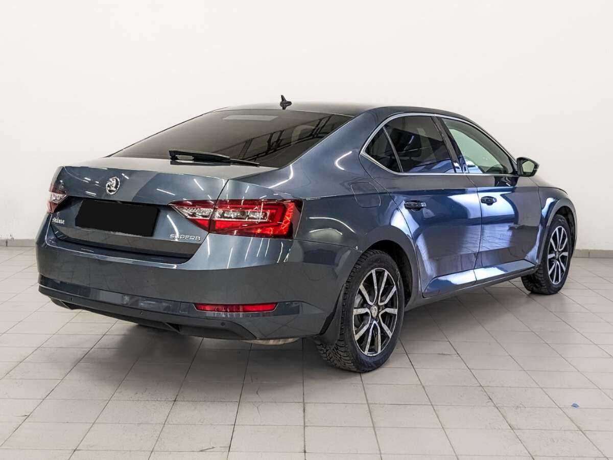 Купить Skoda Superb с пробегом. Фото: #4