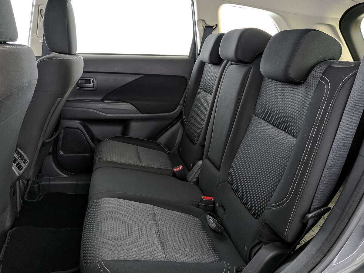 Купить Mitsubishi Outlander с пробегом. Фото: #13