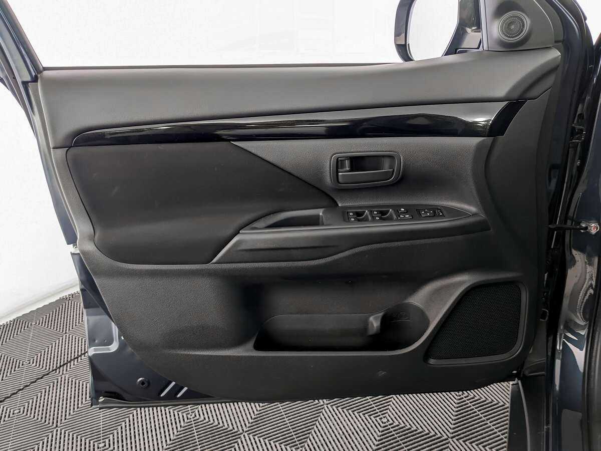 Купить Mitsubishi Outlander с пробегом. Фото: #14