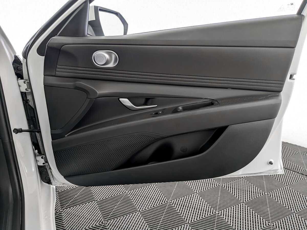 Купить Hyundai Elantra с пробегом. Фото: #23