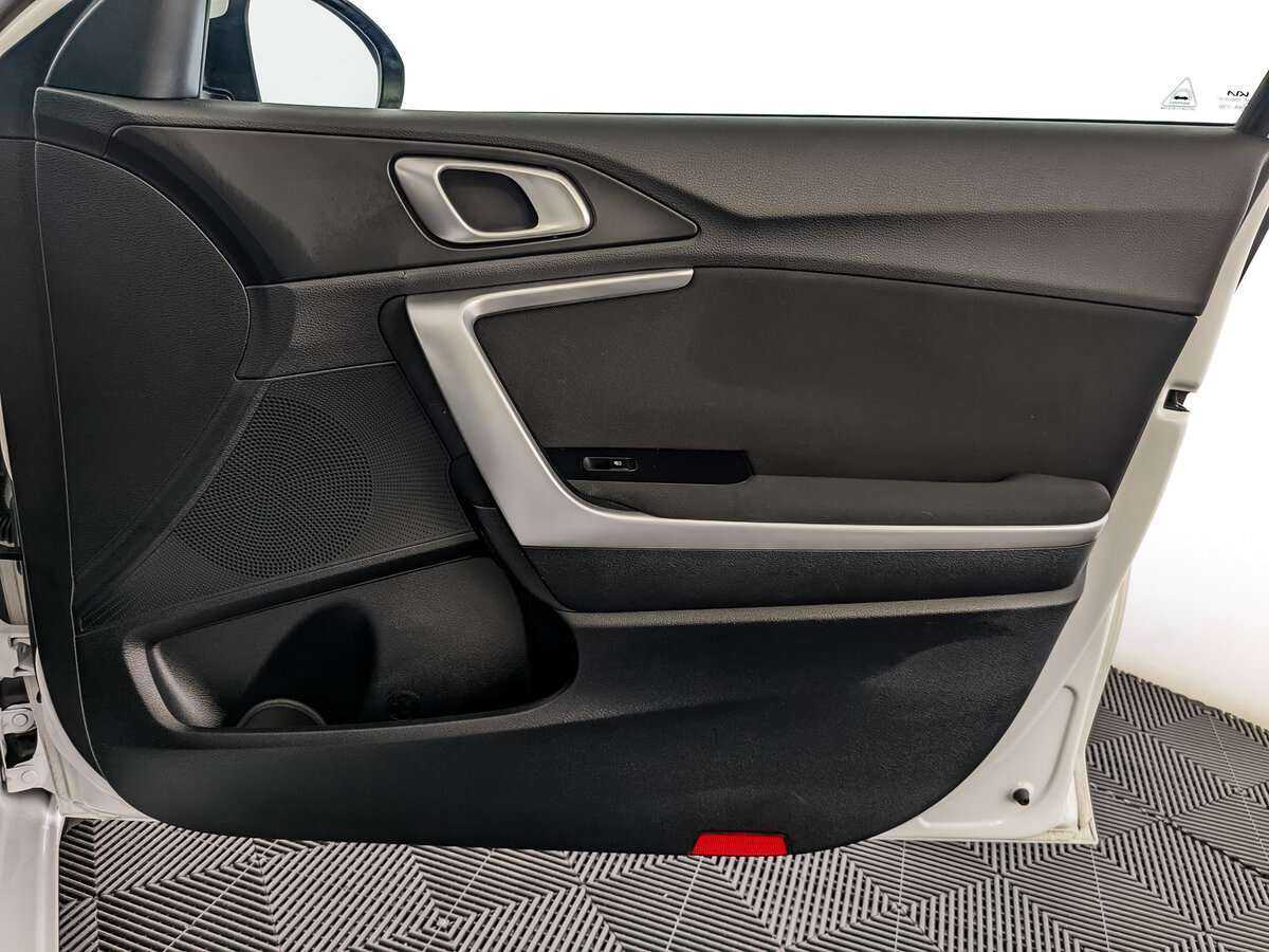 Купить Kia Ceed с пробегом. Фото: #20