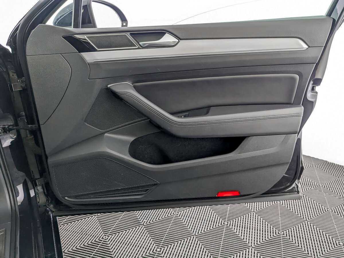 Купить Volkswagen Passat с пробегом. Фото: #24