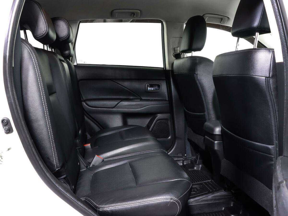 Купить Mitsubishi Outlander с пробегом. Фото: #14