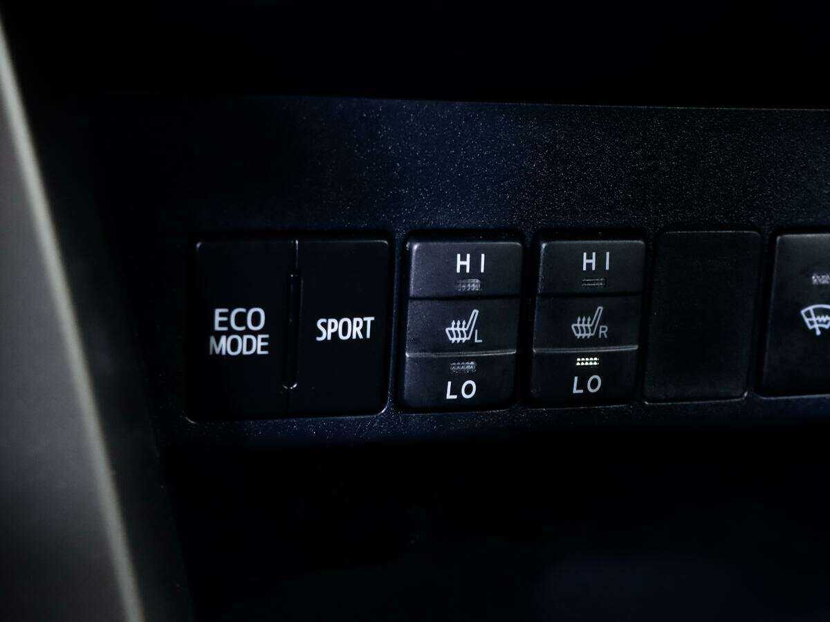 Купить Toyota RAV4 с пробегом. Фото: #10