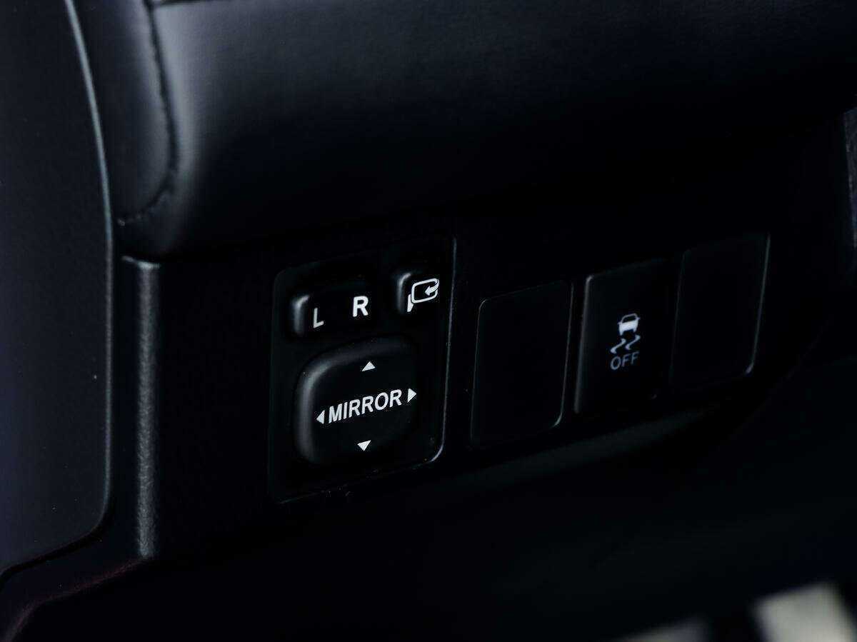 Купить Toyota RAV4 с пробегом. Фото: #13