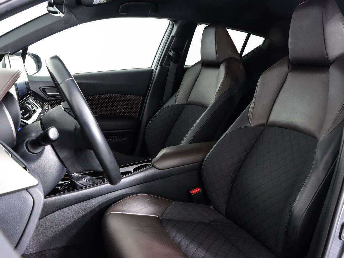 Купить Toyota C-HR с пробегом. Фото: #17