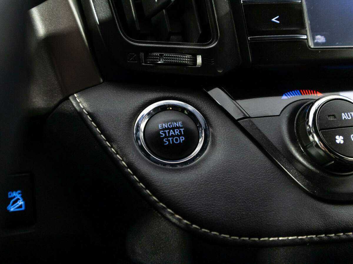 Купить Toyota RAV4 с пробегом. Фото: #18
