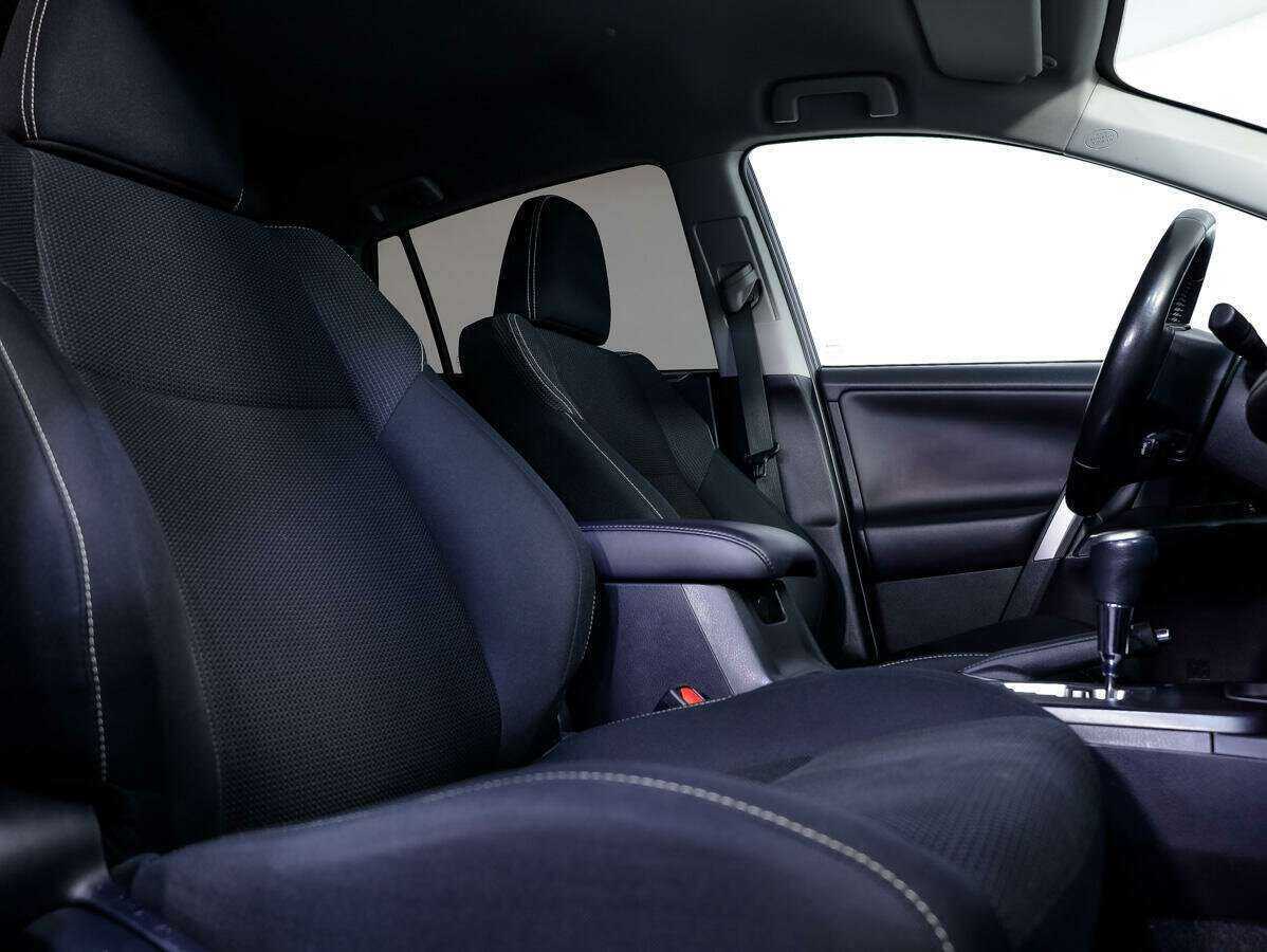 Купить Toyota RAV4 с пробегом. Фото: #13