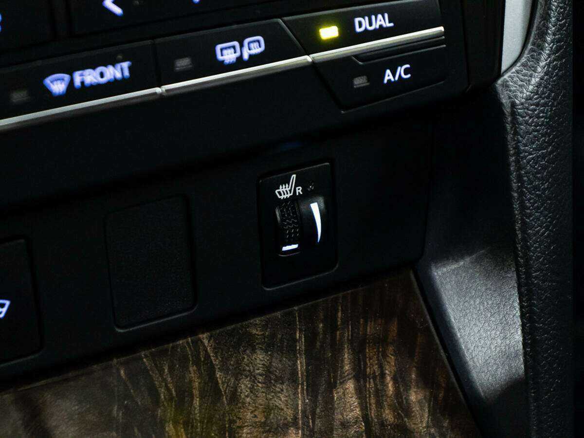 Купить Toyota Camry с пробегом. Фото: #20