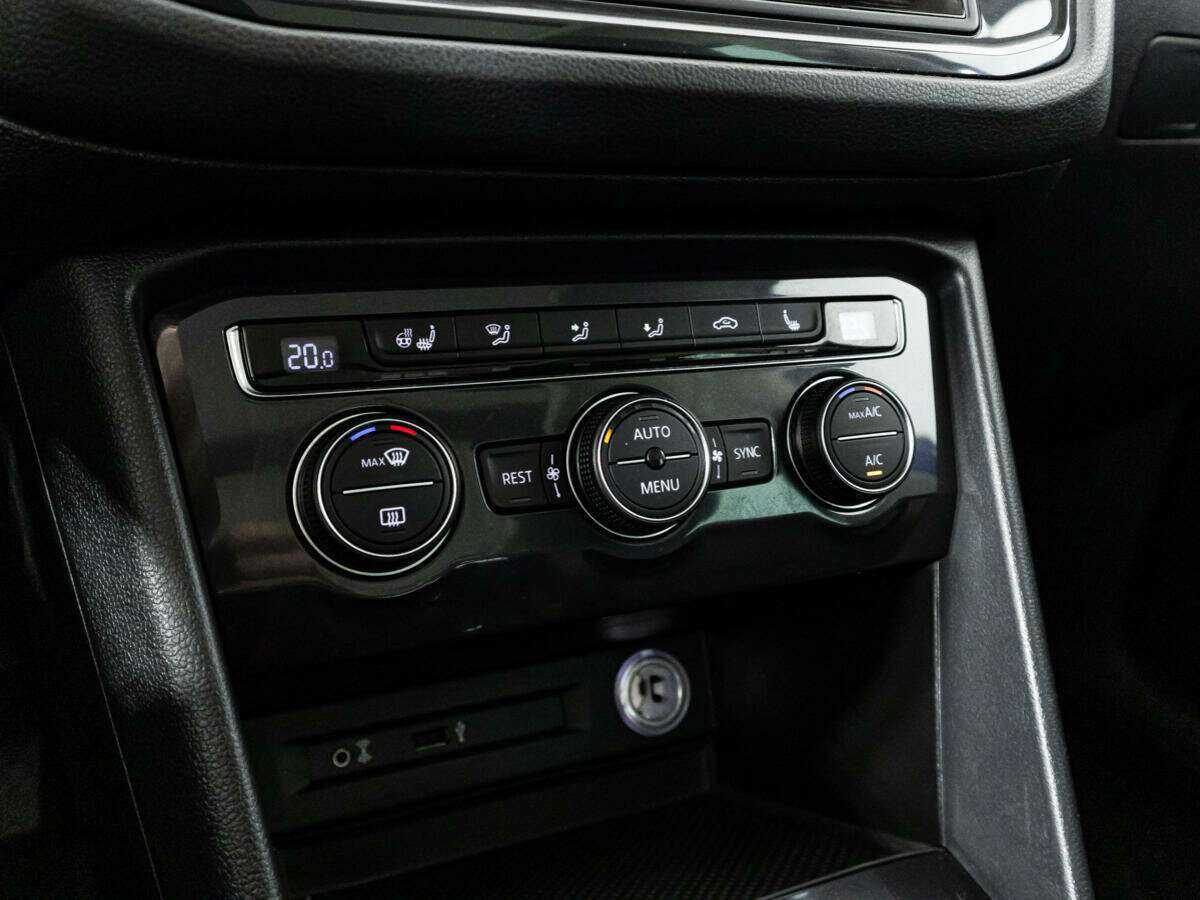 Купить Volkswagen Tiguan с пробегом. Фото: #16