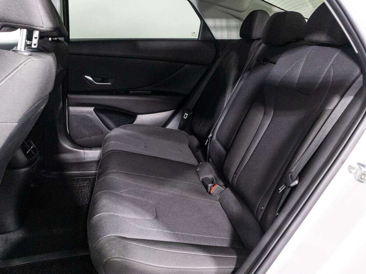 Купить Hyundai Elantra с пробегом. Фото: #9