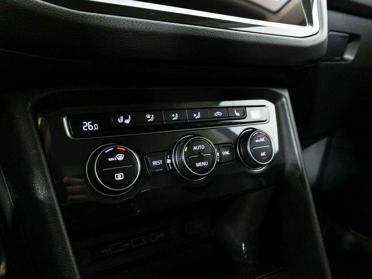 Купить Volkswagen Tiguan с пробегом. Фото: #17