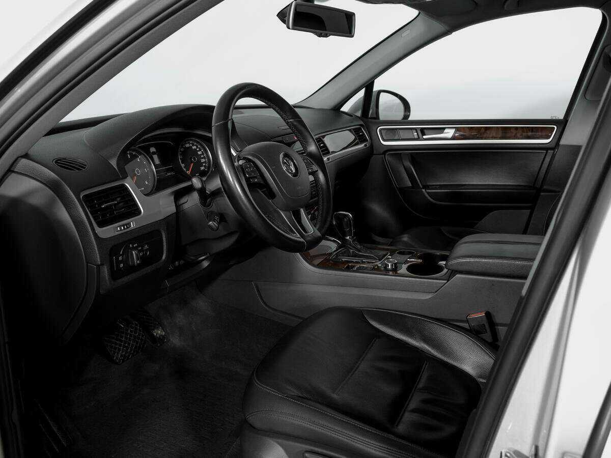 Купить Volkswagen Touareg с пробегом. Фото: #13