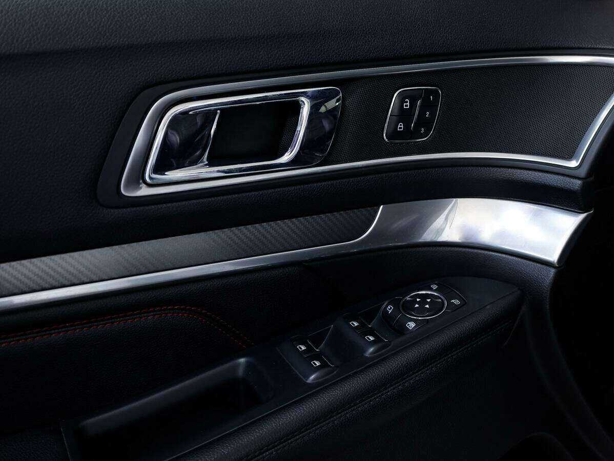 Купить Ford Explorer с пробегом. Фото: #21