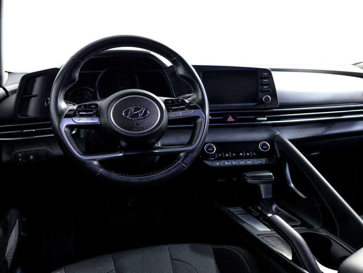 Купить Hyundai Elantra с пробегом. Фото: #12