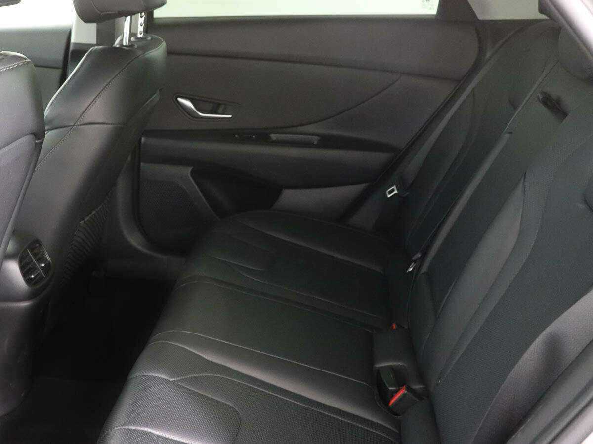 Купить Hyundai Elantra с пробегом. Фото: #8