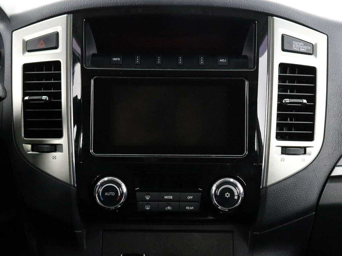 Купить Mitsubishi Pajero с пробегом. Фото: #8