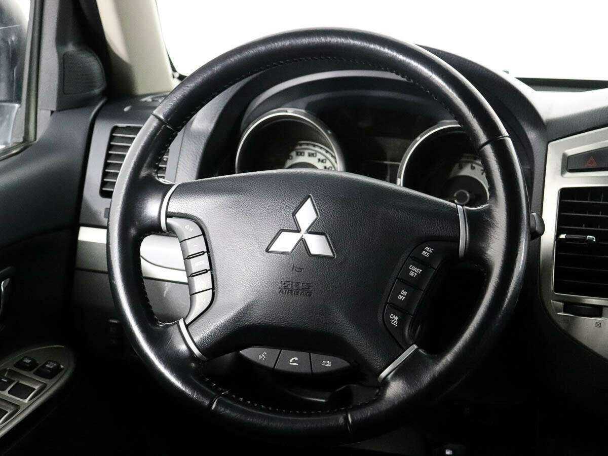 Купить Mitsubishi Pajero с пробегом. Фото: #9